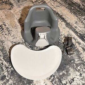 Gray Upseat baby Seat